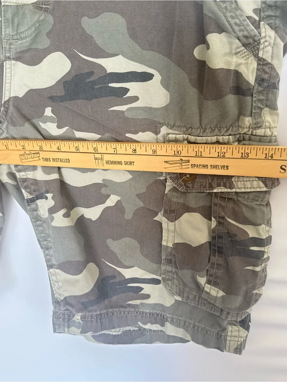 American Eagle Outfitters Beige and Olive Long Cargo Shorts Y2K Baggy 23” 40w - Picture 9 of 10